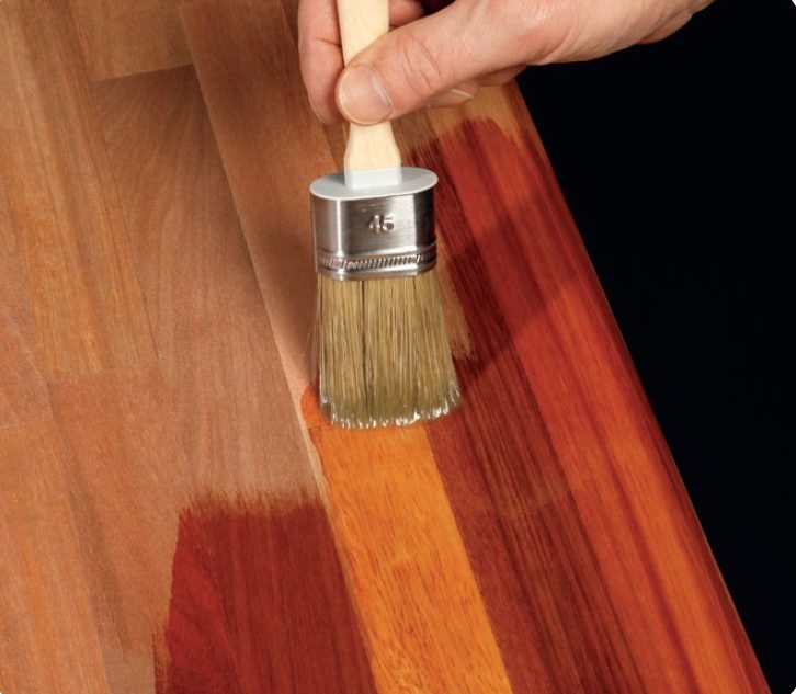 Öljyn levittäminen pöytälevyn yläpintaan