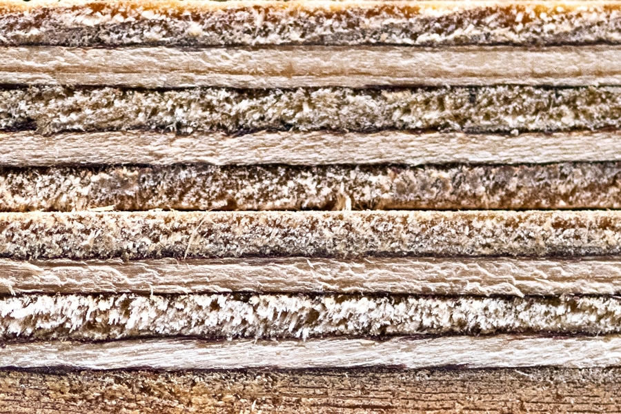 Forbor midt i platen og suppler med lim på hele flaten.