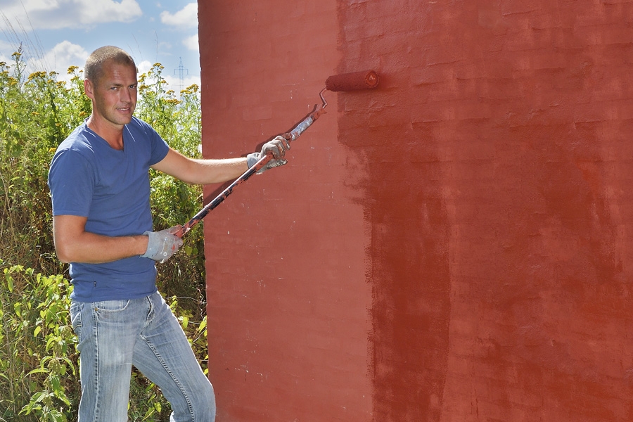 Malingen rulles på, men det er viktig å røre i den ofte, slik at den ikke bunnfaller.