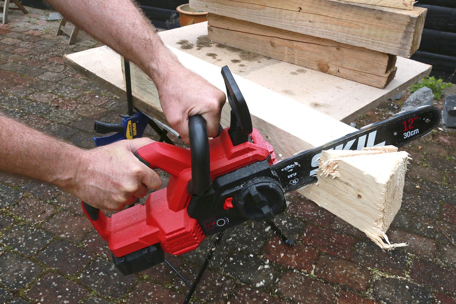 Enhånds motorsag: Vi tester 5 mindre motorsager på 18 volt