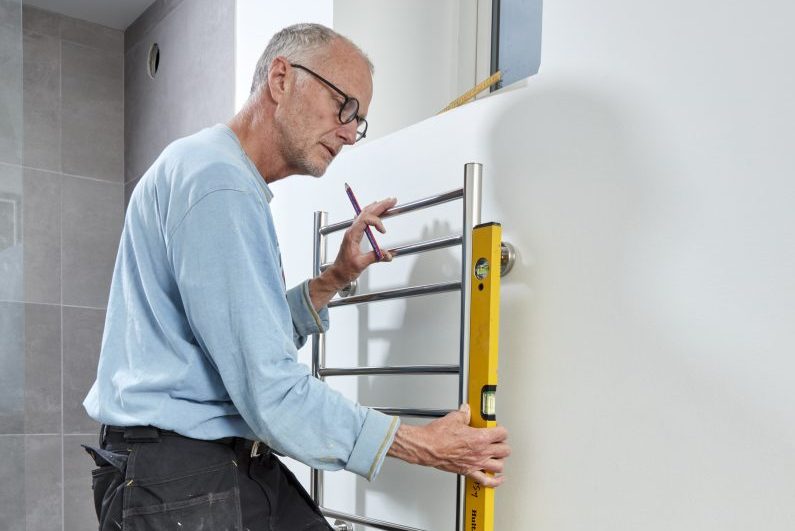 Stikkontakt ved håndvask badeværelse