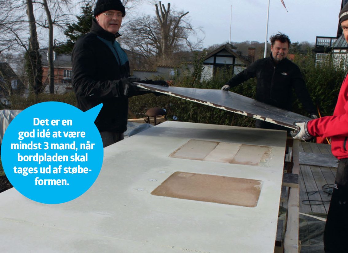 Terrazzo bordplade gør det-selv: Kantlisterne skrues af, og støbekrydsfinerpladen fjernes