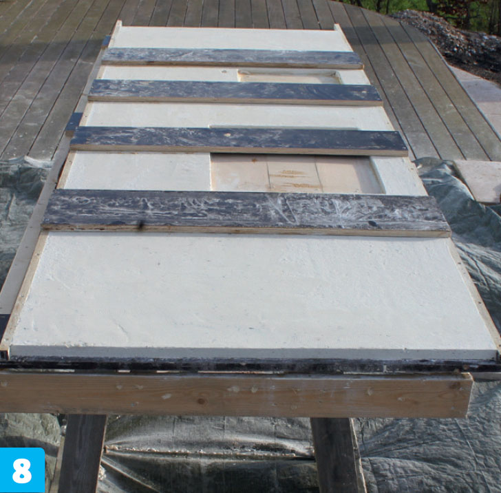 Terrazzo benkeplate: Monter platestykker på tvers av benkeplaten