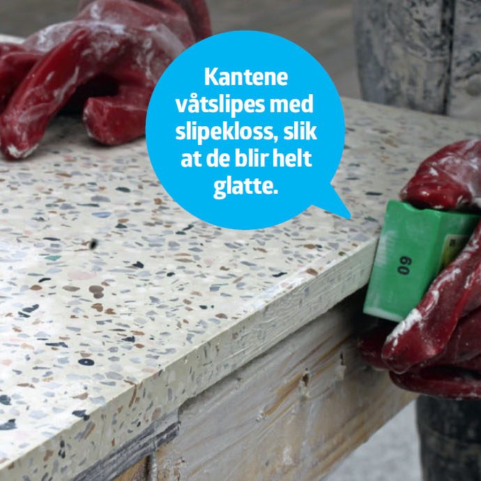 Terrazzo benkeplate: Kantene slipes med en slipekloss