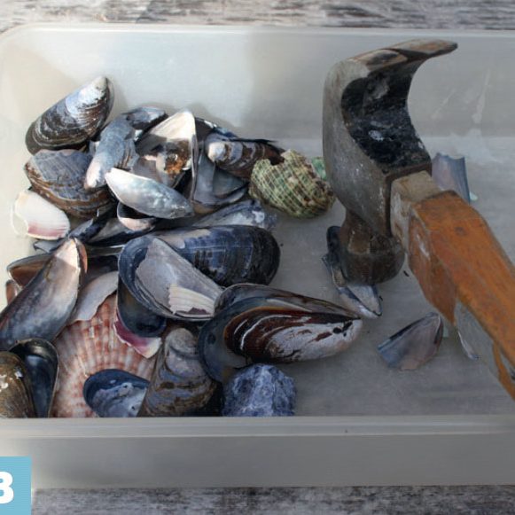 Terrazzo-pöytälevy: Murskaa kuoret pieniksi paloiksi