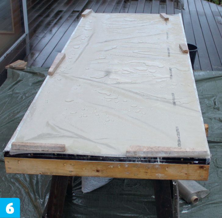 Terrazzo-pöytälevy: Peittele muotti muovilla