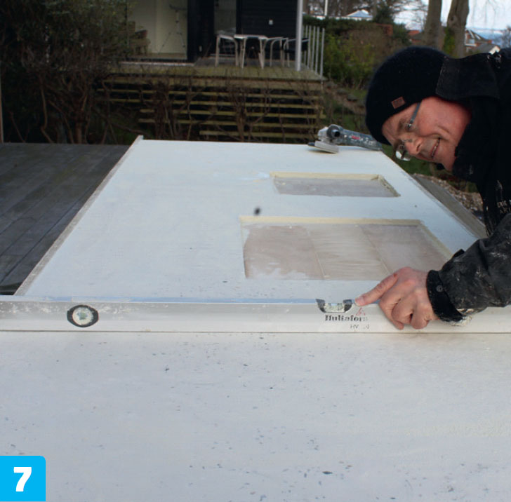 Terrazzo-pöytälevy: Tarkista, onko pöytälevyn takapuoli tasainen