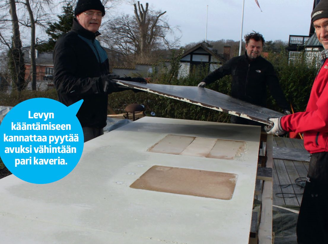 Terrazzo-pöytälevy: Irrota reunalistat ja muottivanerit