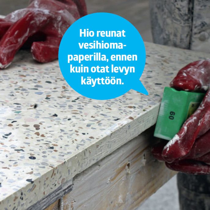 Terrazzo-pöytälevy: Hio levyn reunat käsihiomapaperilla