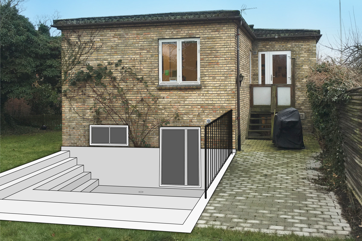 Jorden framför källarutrymmet har tagits bort så att man kan sätta in en dörr med utgång till den terrasserade uteplatsen som byggts framför huset.