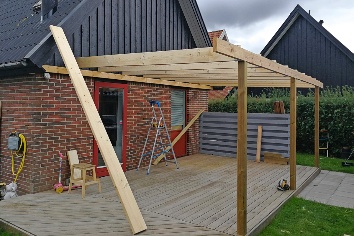 Enkel överbyggnad av terrassen