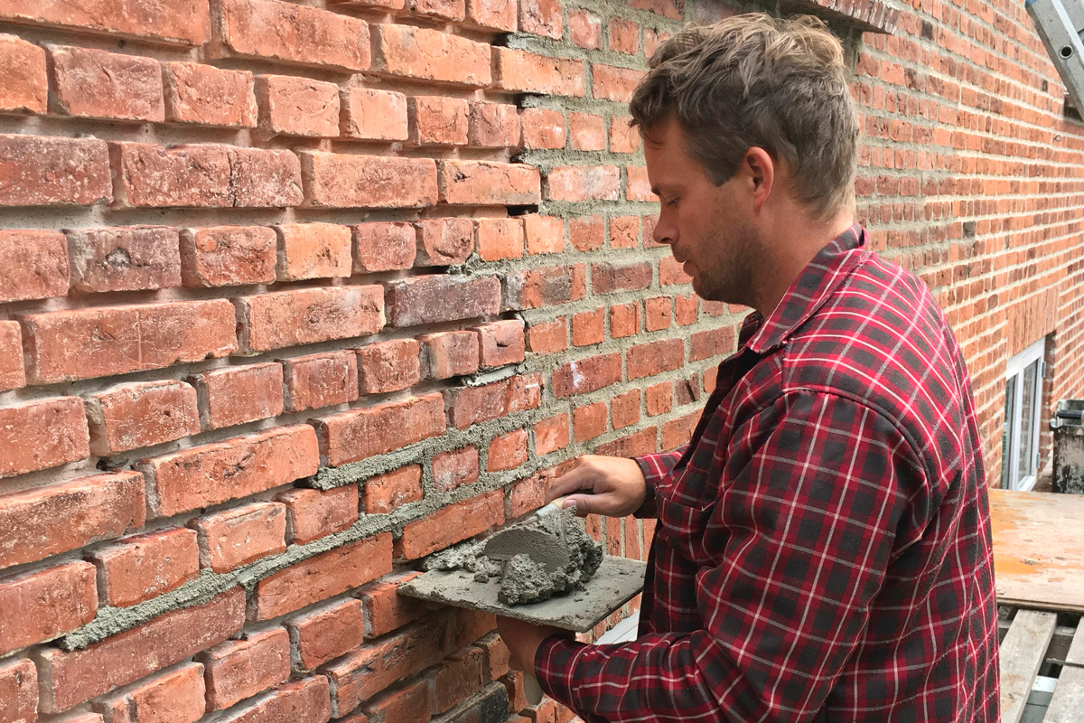 Oikean tekniikan oppiminen on tärkeää saumojen täyttämisessä. Työ opettaa tekijäänsä.