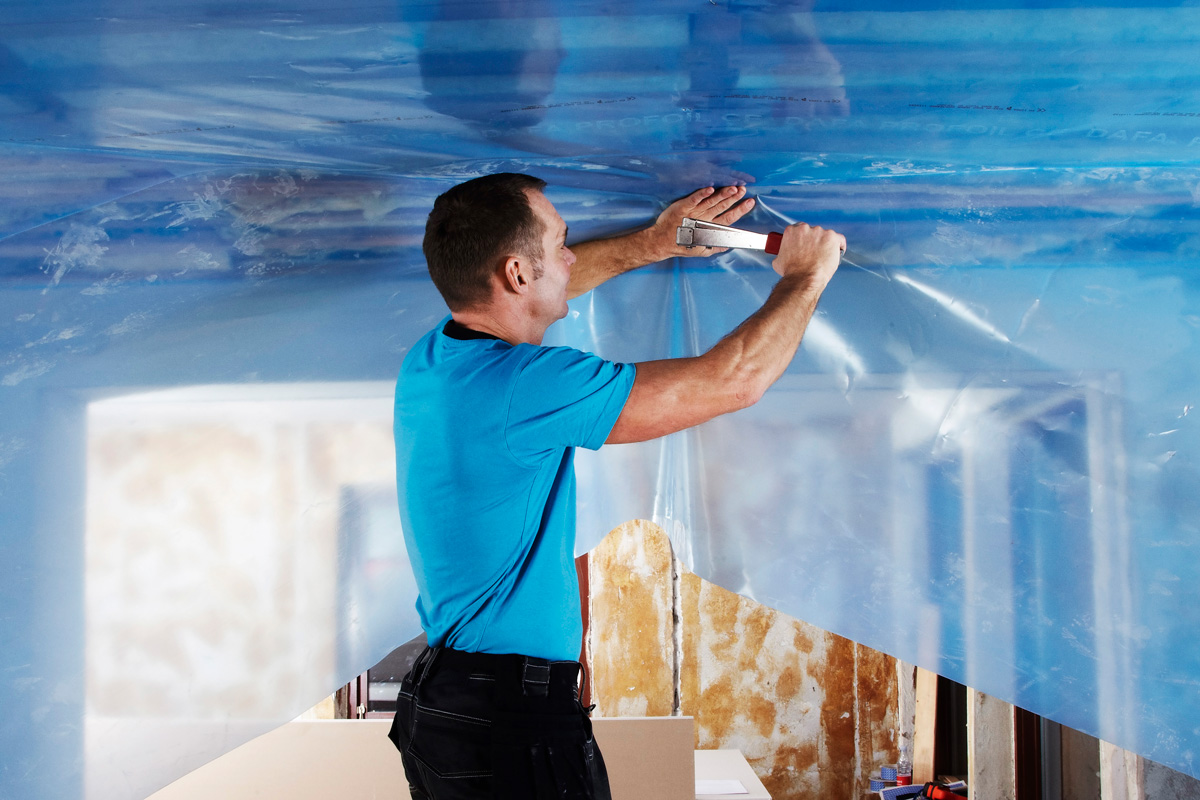 Höyrynsulkumuovi pitää asentaa mahdollisimman yhtenäisenä.