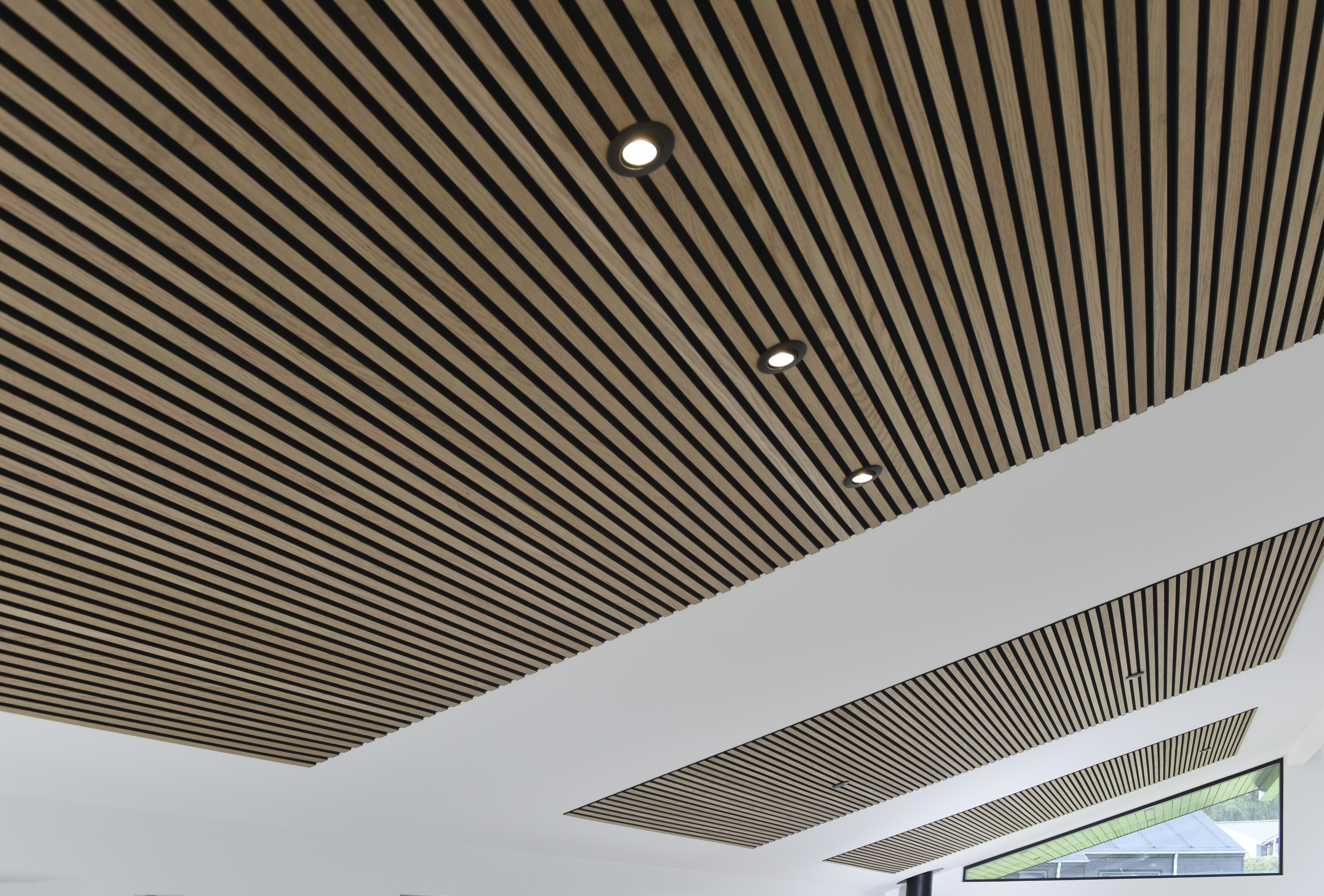 Parempi akustiikka puulevyillä