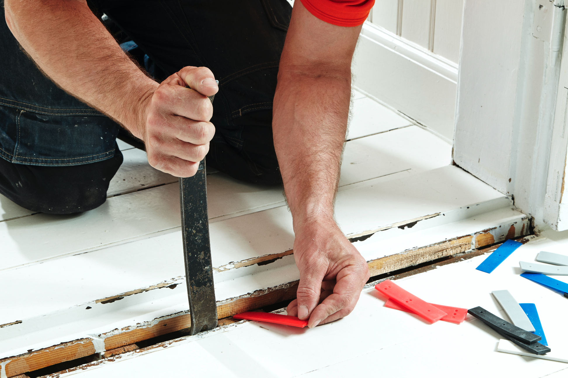 Dørterskelen knirker