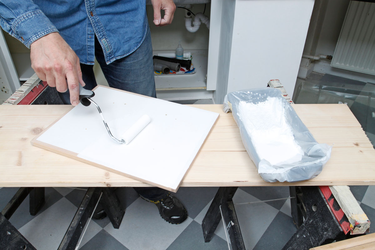 Pohjamaalia melamiinilevylle