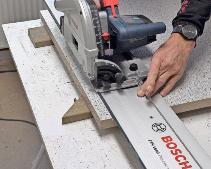 Skære bordplade med rundsav