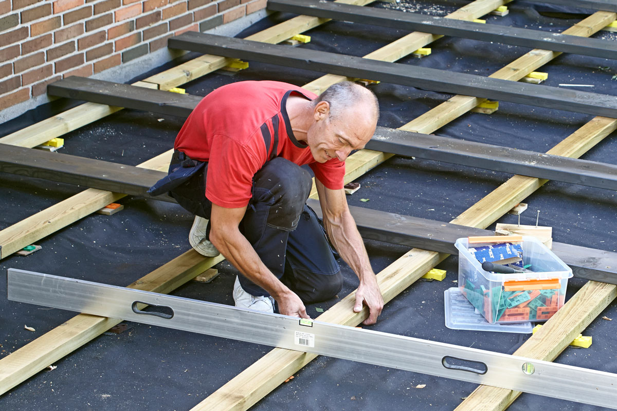 Kan jag bygga ett nytt trädäck på gamla plattor?