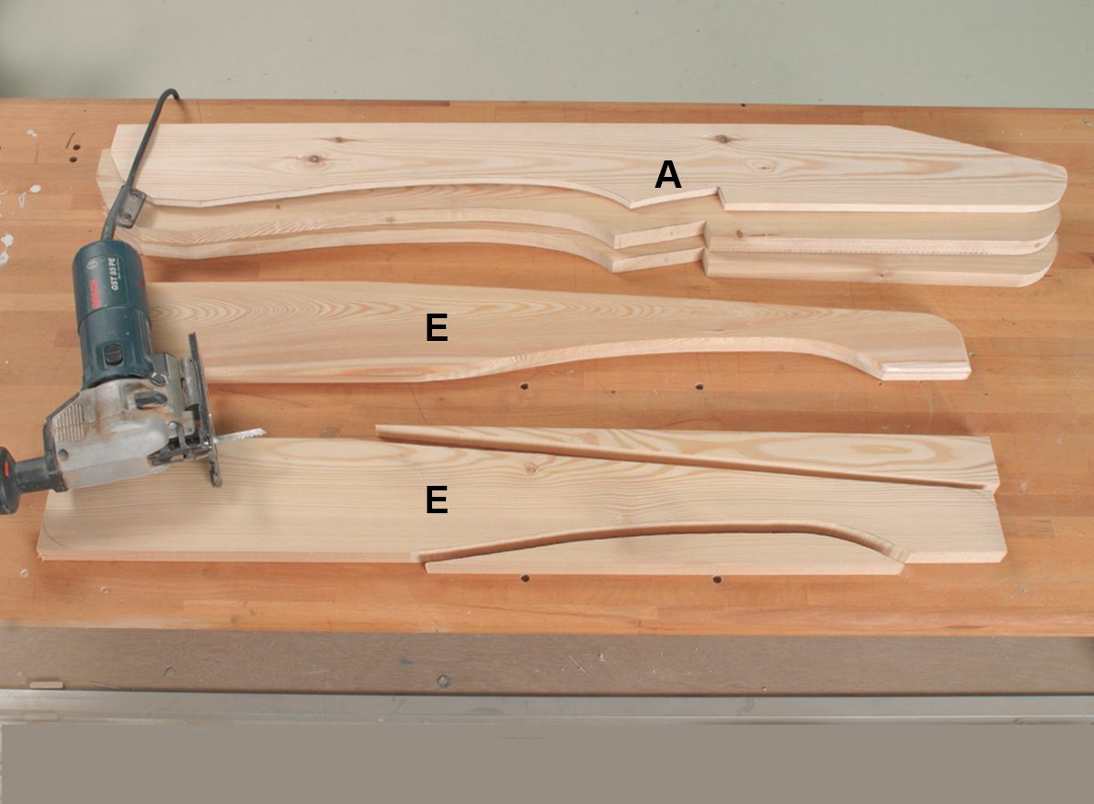 Vanger og armlæn tegnes i facon på Adirondack-stol