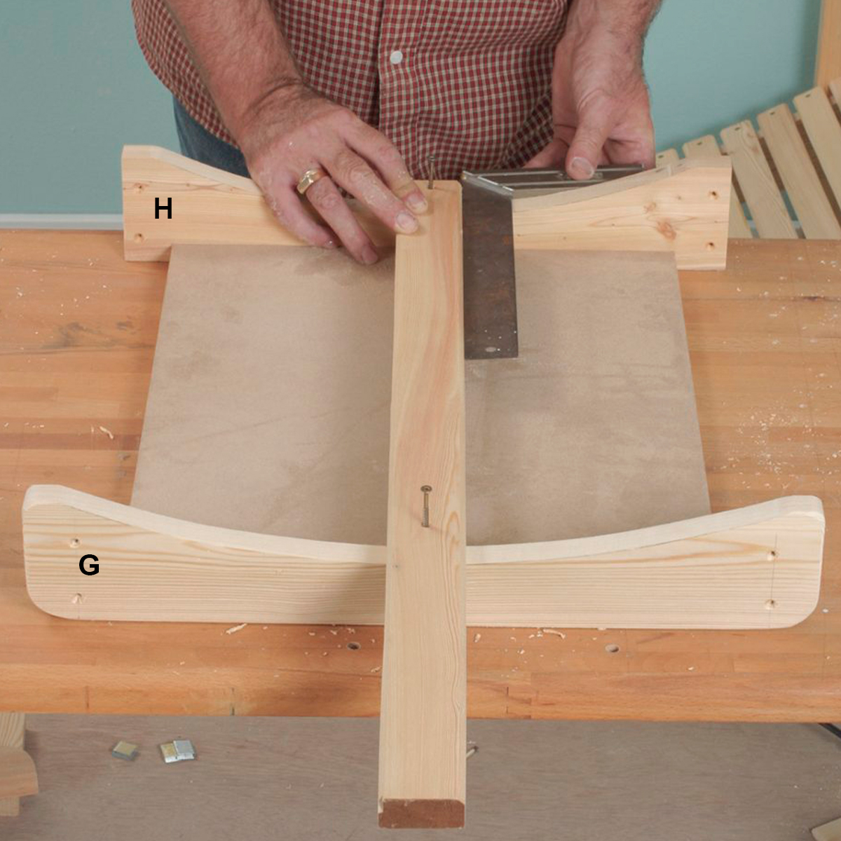 Avstånd mäts mellan ribbor till Adirondack-stol