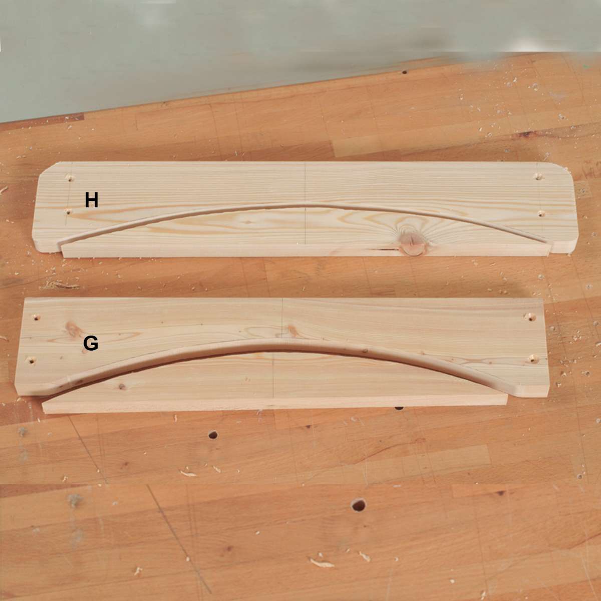 Adirondack-tuoli: Kaarituet sahataan kaareviksi