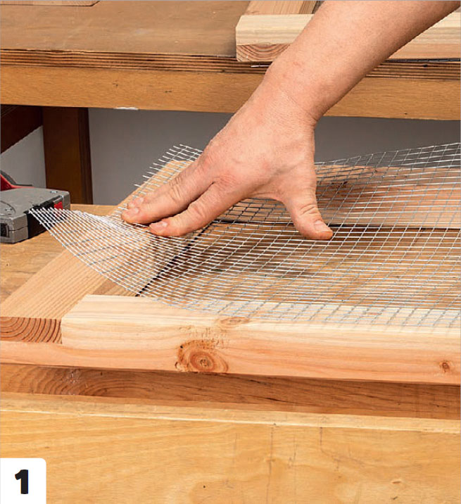 Leikkaa verkosta sopivat palat.