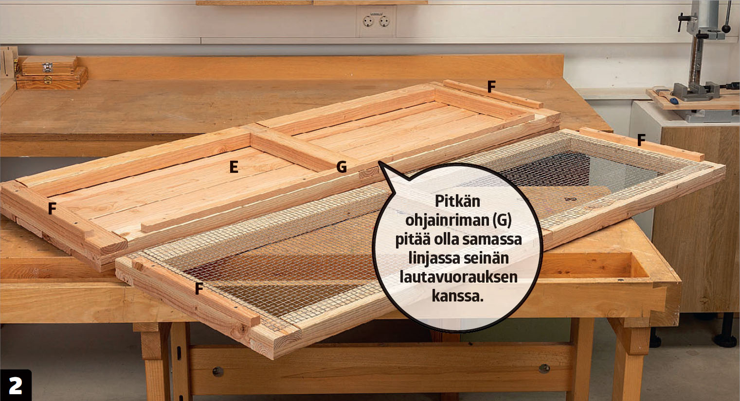 Ruuvaa ohjainrimat yläkehikoiden alapuolelle.