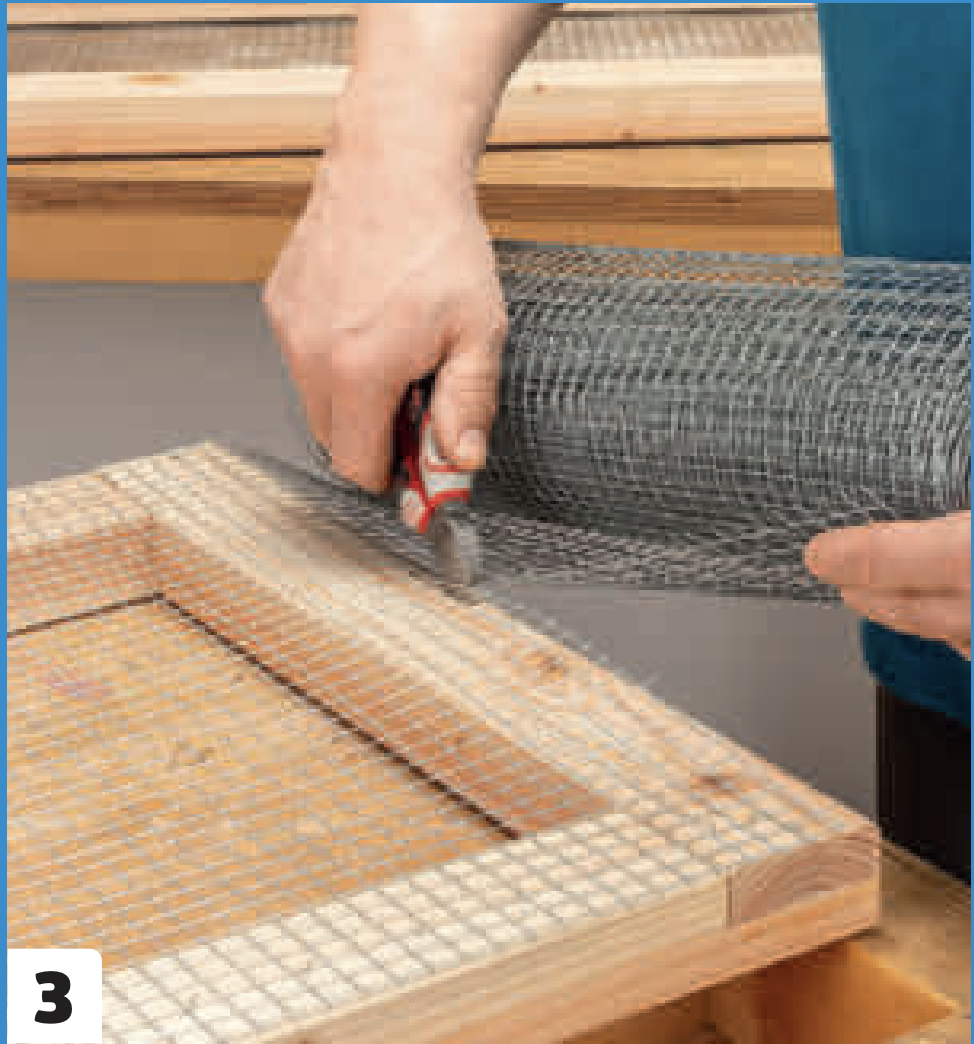 Trim kanten på volierenettet.