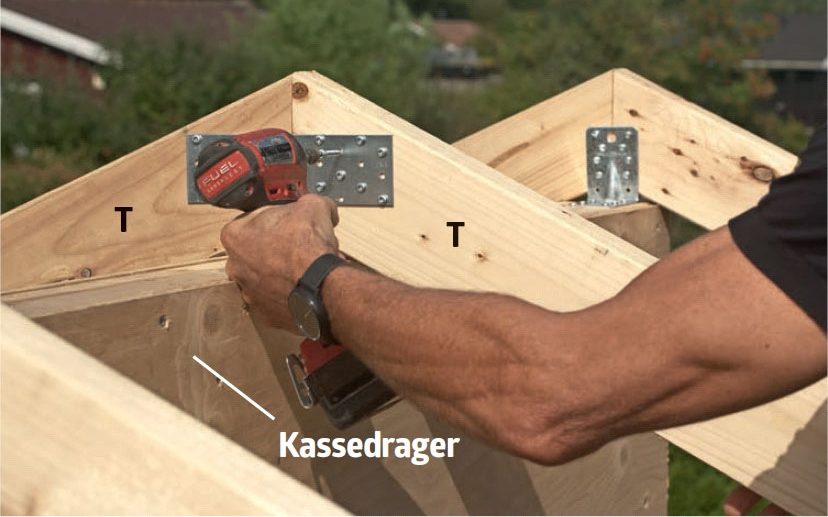 Sperrene festes til kassedrager og toppsviller på isolert bod