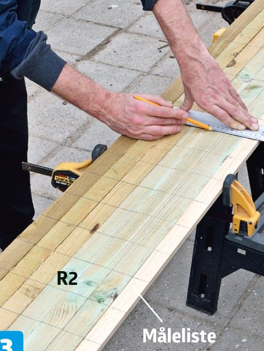 Streg op på lodrette lægter til skur