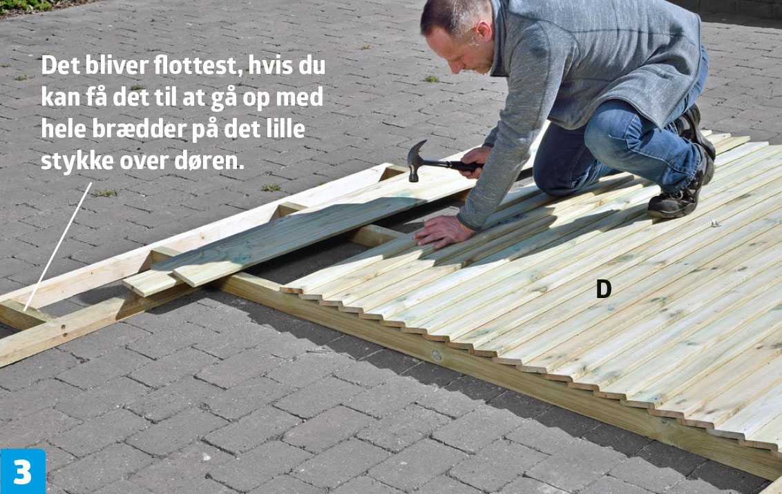 Klinkbrædder sømmes på alle skurets sider