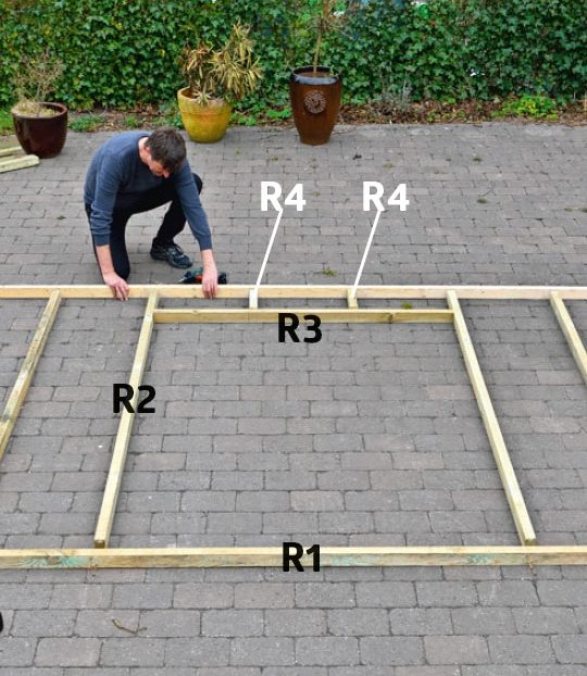 Pihavaraston seinien kokoaminen