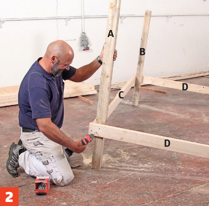 Stommen till vindskydd resas upp