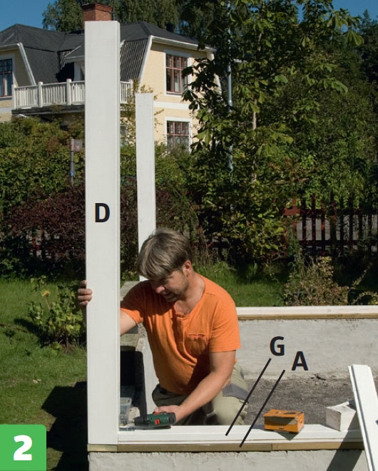 De fire hjørnestolper til orangeri bygges