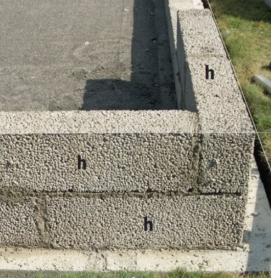 Sockeln i orangeri byggs upp av leca-block