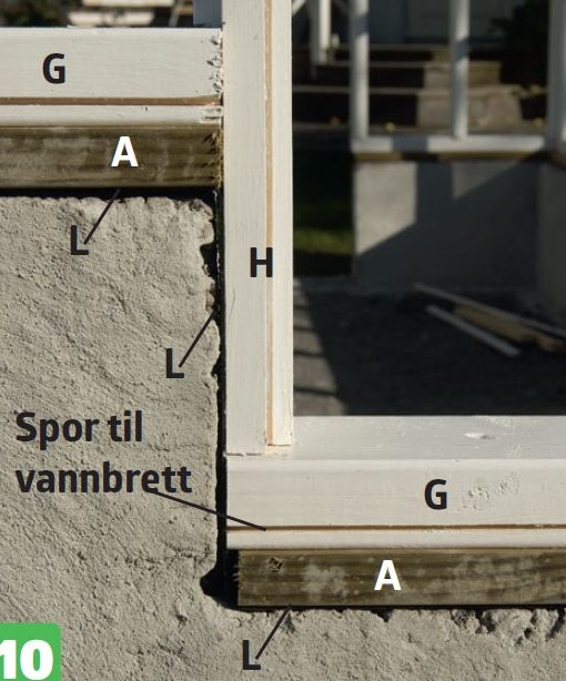 Stolper og sprosser i gavlene lages på orangeri