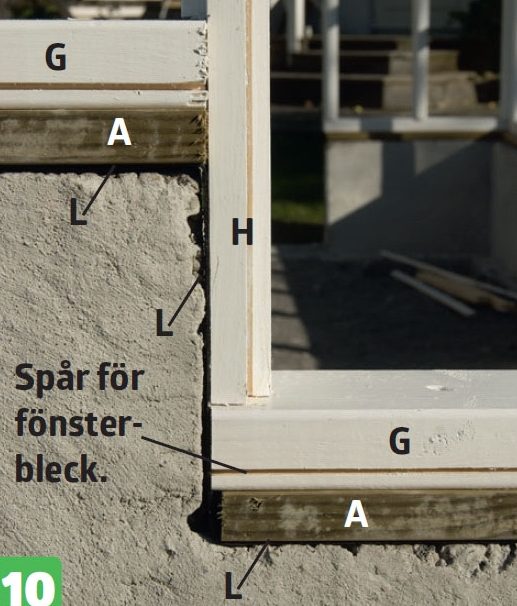 Reglar och spröjsar byggs up i gavlarna i orangeri