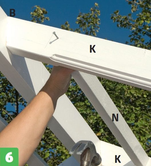 Kasvihuone: Rimat kiinnitetään kannattimiin