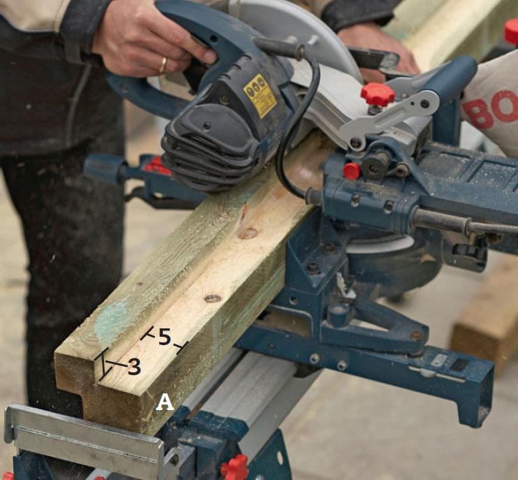 Kapp til stolpene til putekasse i tre