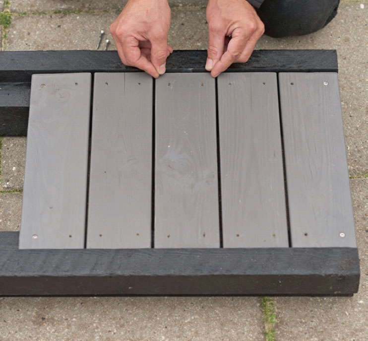 Plasser øvrige bordene til putekasse etter øyemål