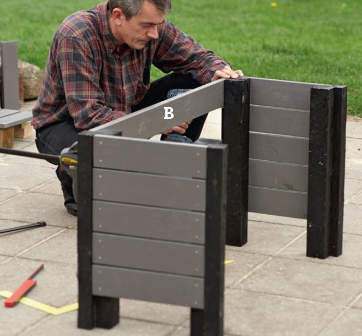 Gjenta prosedyren på langsidene på stor putekasse