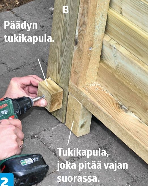 Laudanpätkän kiinnittäminen pihavaraston tolppaan