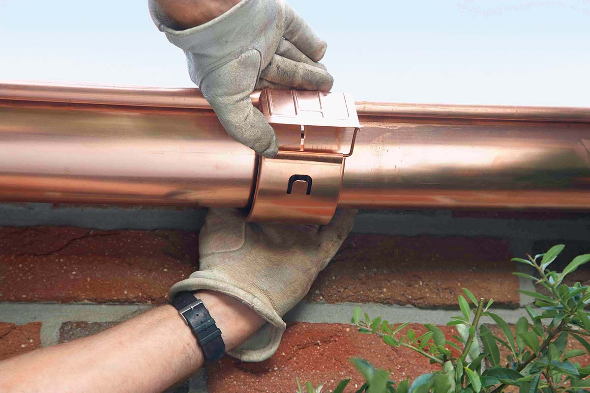 Vaihda kupariseen sadevesikouruun