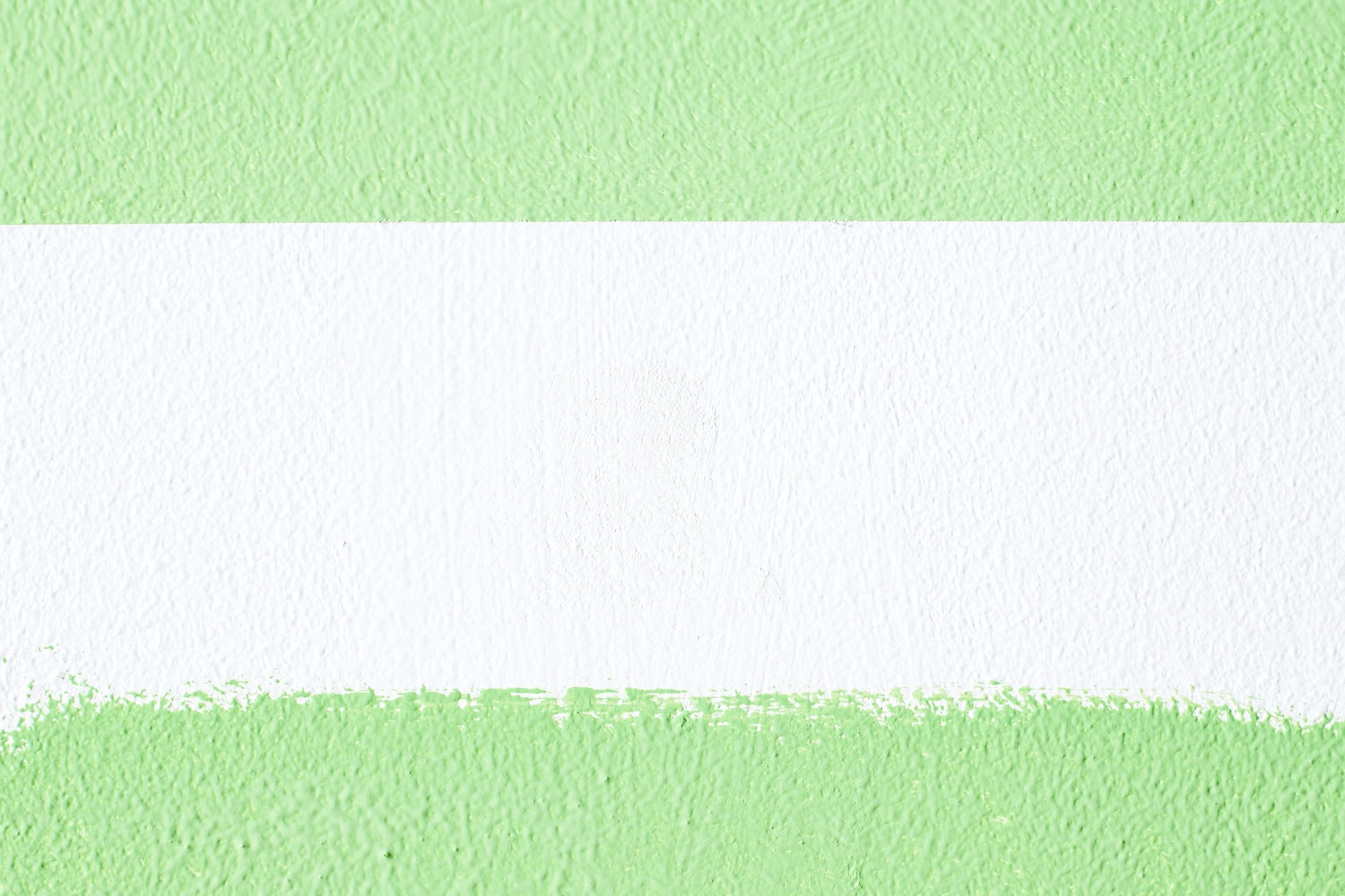 Luk af med tape, hvis du skal male en væg en anden farve