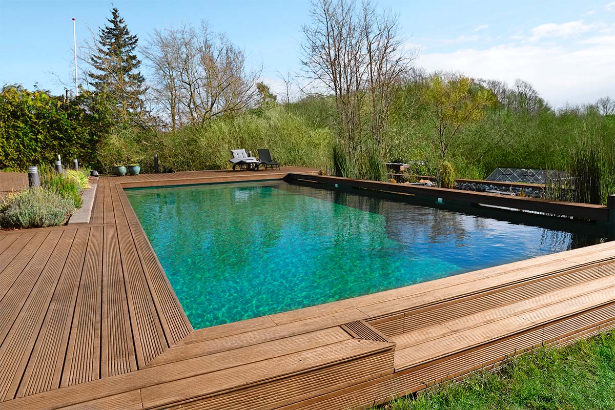 Luonnonmukainen allas ilman klooria