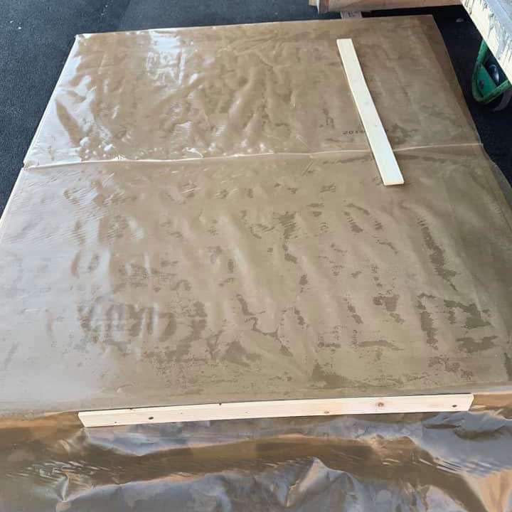 Pizzaovn byg selv støbeform af beton bankes fri for lufthuller