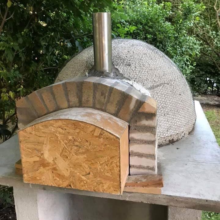 Stenovn mures op omkring skabelon