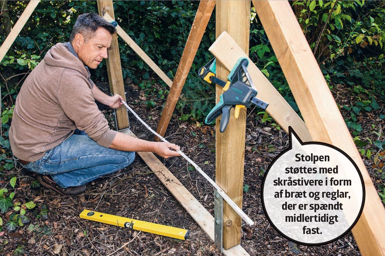 Træningsstativ udendørs: Tjek også, at afstanden mellem stolperne er ens både foroven og forneden