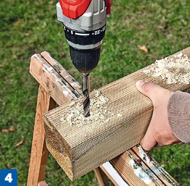 Ulkoleuanvetoteline: poraa läpiviennit tolppaan