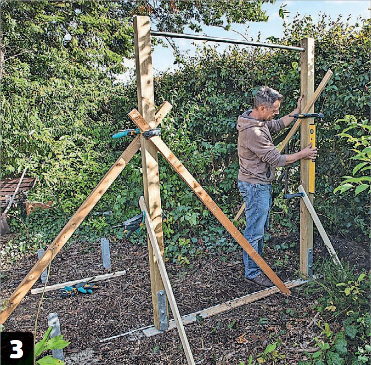 Kuntoiluteline pihalle: tarkista, ovatko tolpat edelleen suorassa
